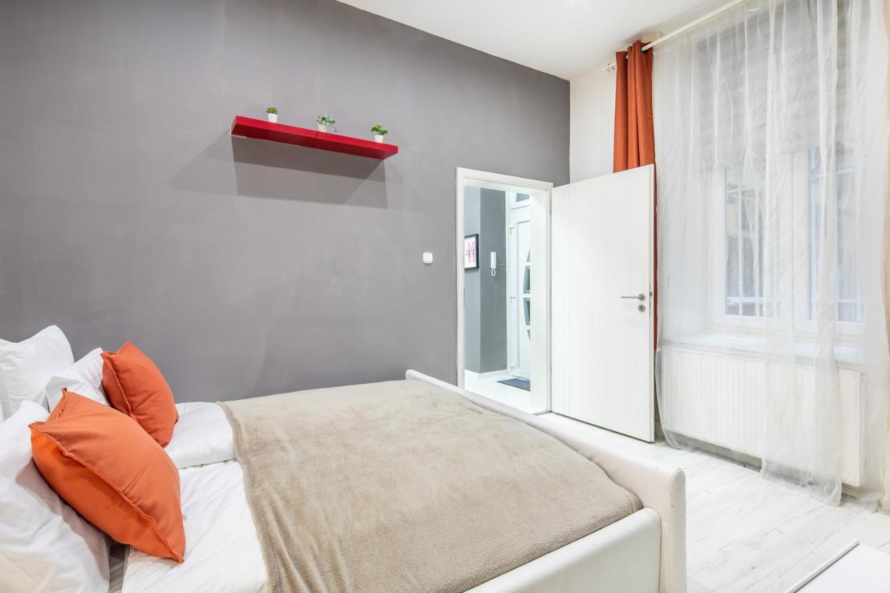 Cozy & Central With 2-bedroom