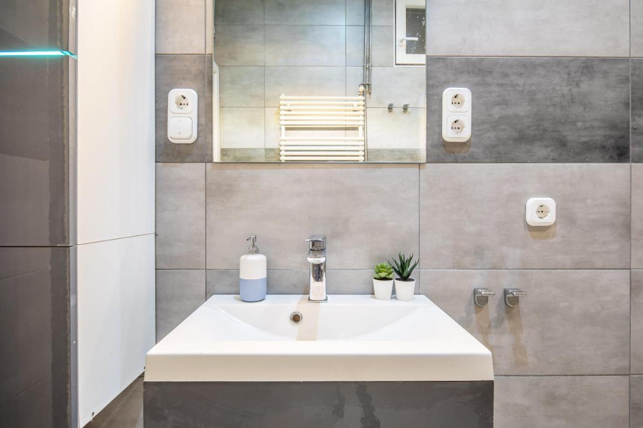 Cozy & Central With 2-bedroom * Budapest