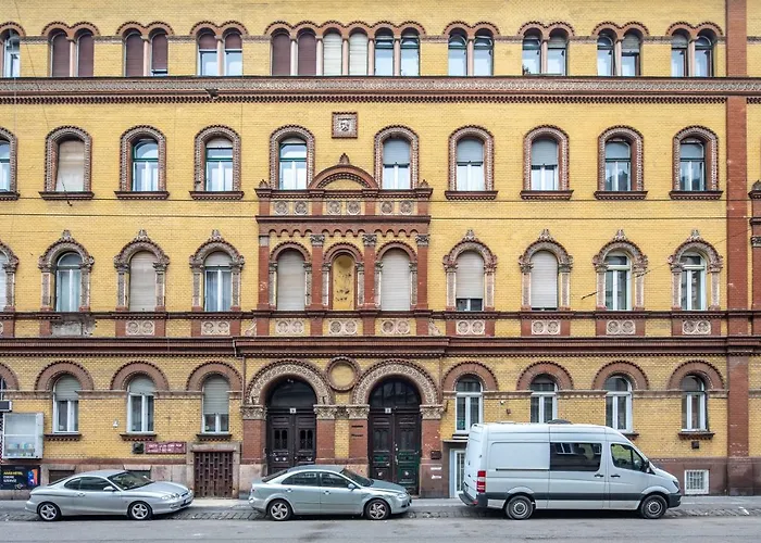Cozy & Central Apartment With 2-Bedroom