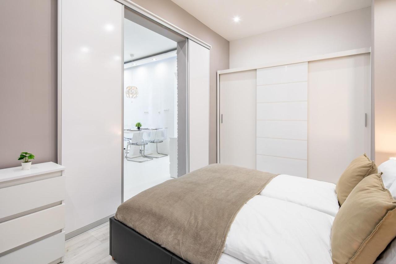 Cozy & Central With 2-bedroom Apartment Budapest