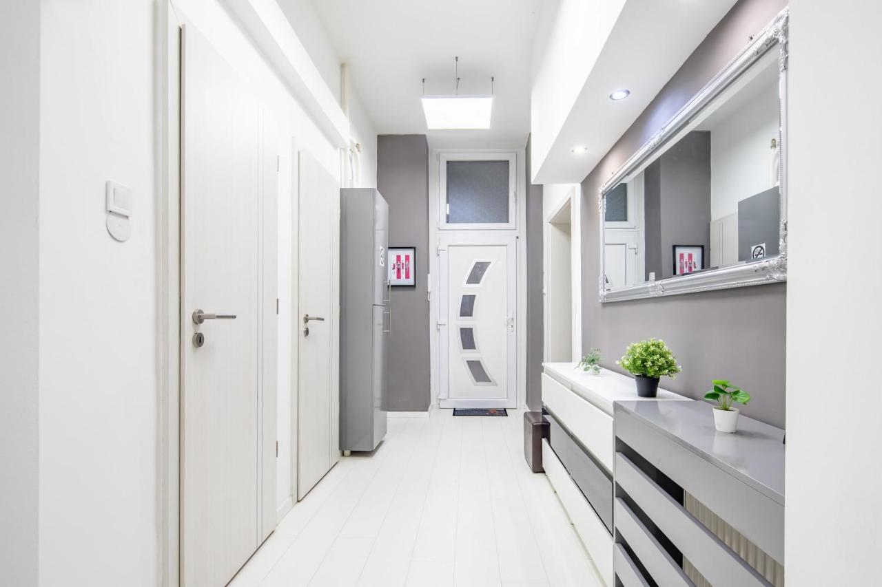 Apartment Cozy & Central With 2-bedroom Budapest