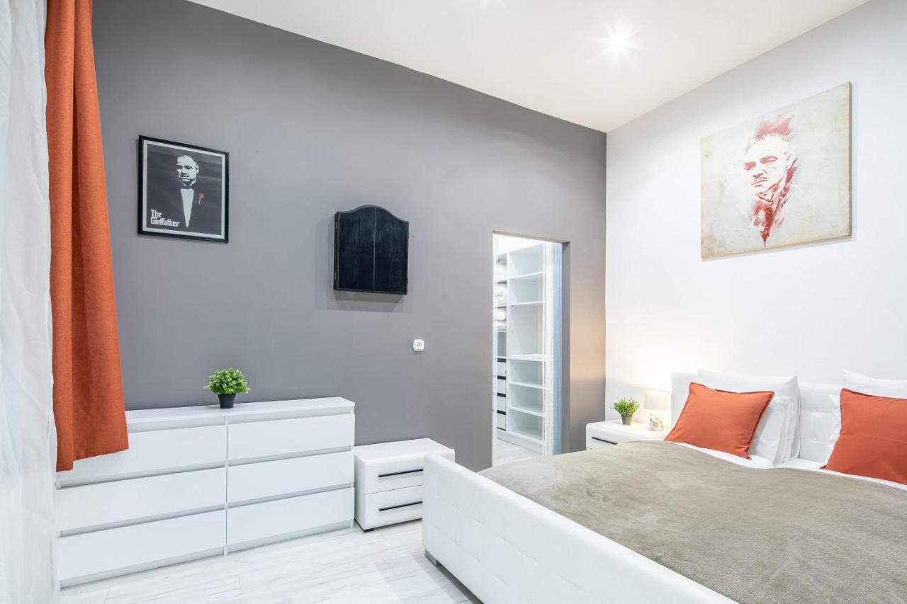 Cozy & Central With 2-bedroom Apartment Budapest