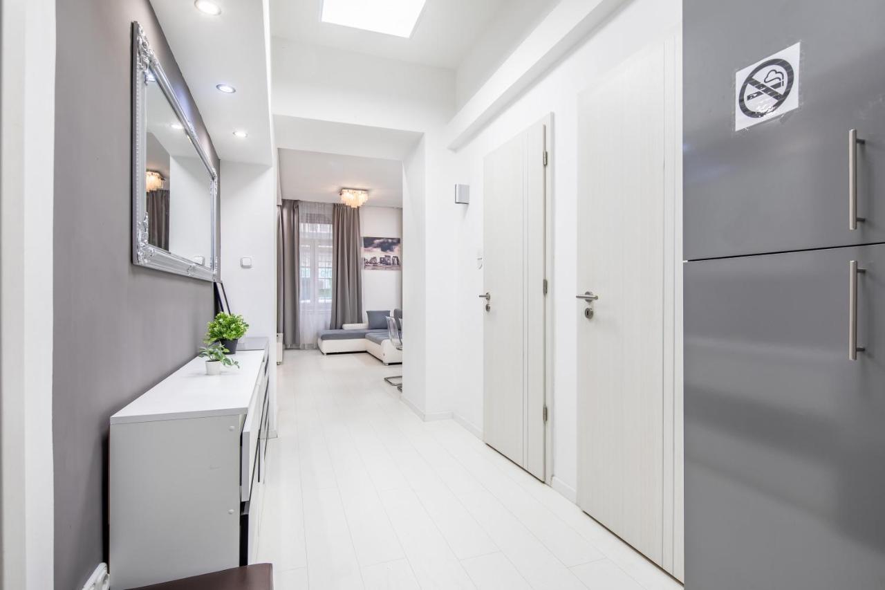 Apartment Cozy & Central With 2-bedroom Budapest
